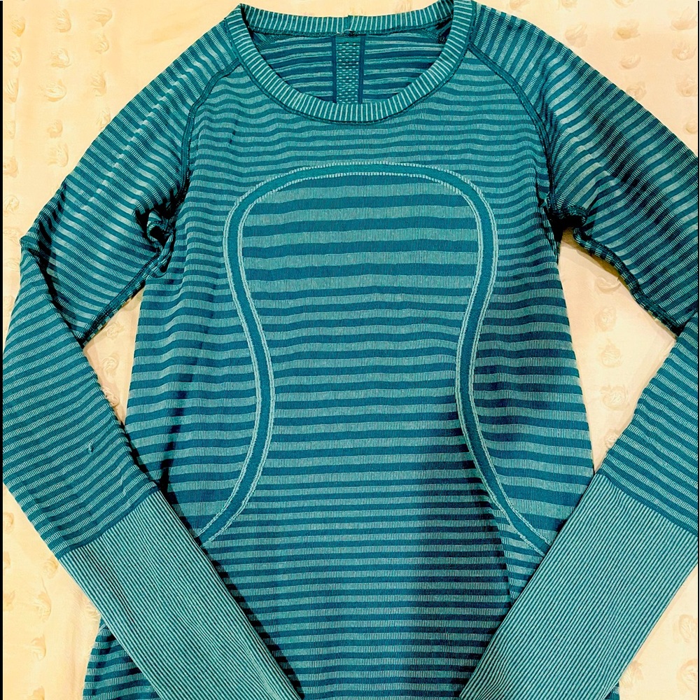 Lululemon Long sleeve swiftly tech top. Non-smoking. Size 6.
